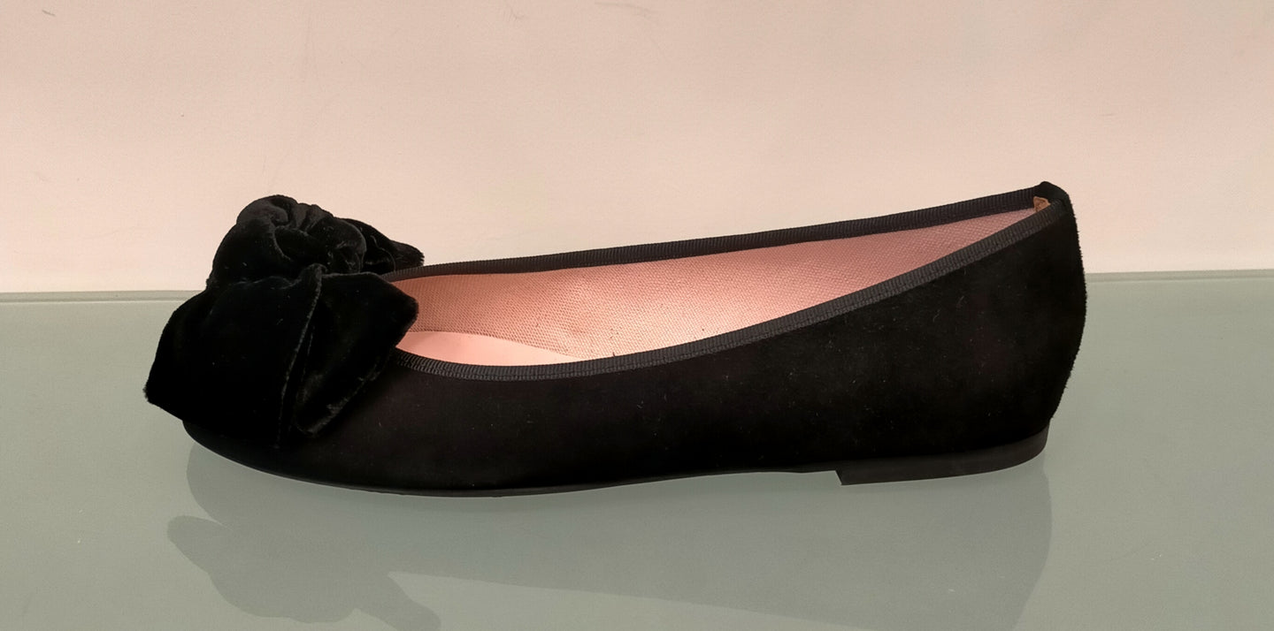 Ballerine Pretty Ballerinas in camoscio nero con fiocco in velluto nero